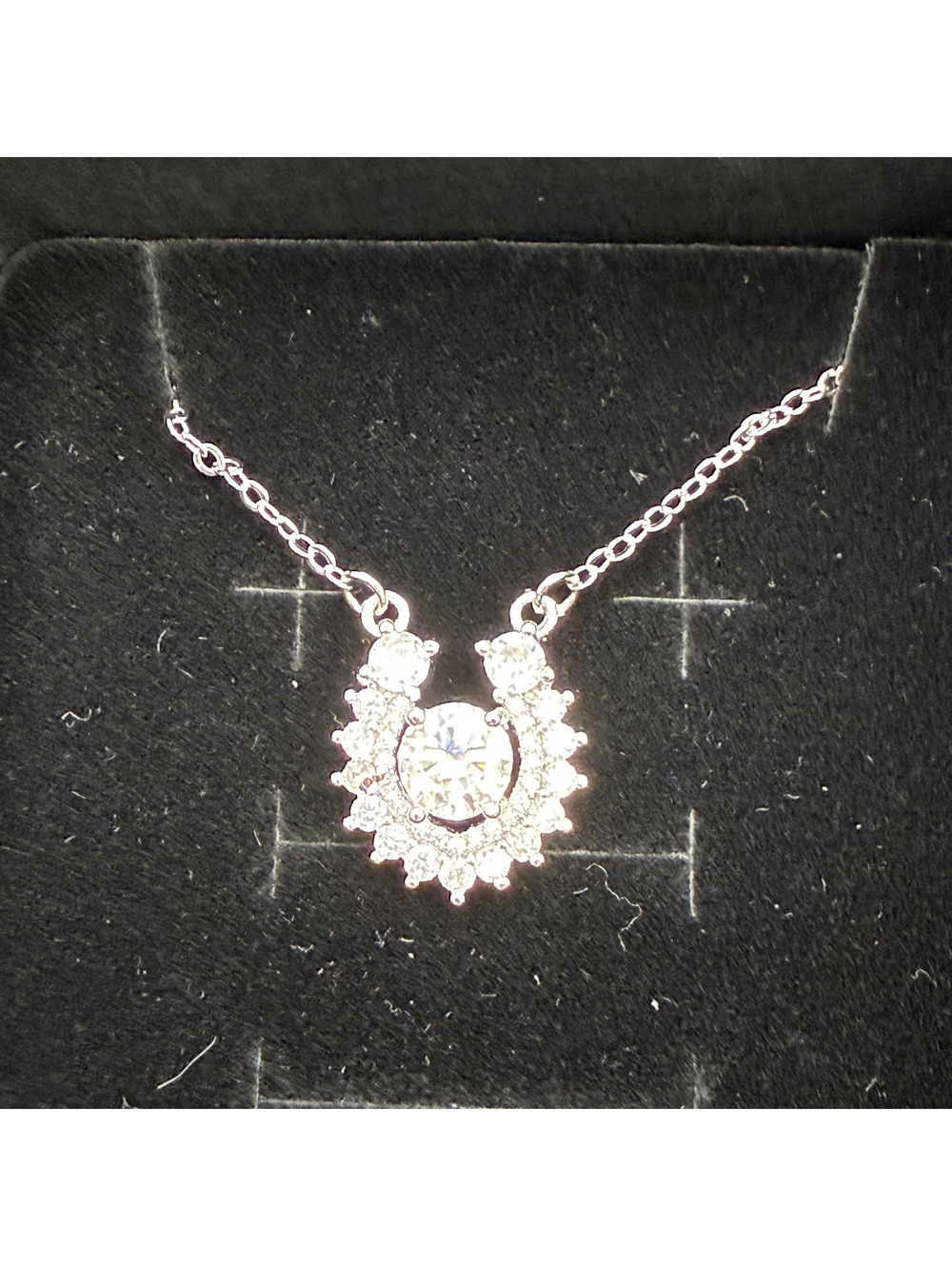 candy+clover moissanite 1 ct horseshoe pendant necklace